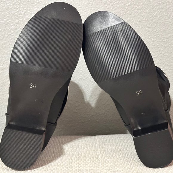 Black Plain Chunky Round Toe Boots - Picture 3 of 3